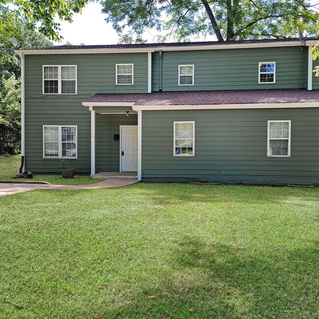 Foto del edificio - No Car... No Problem. Walk to Marta Train ...