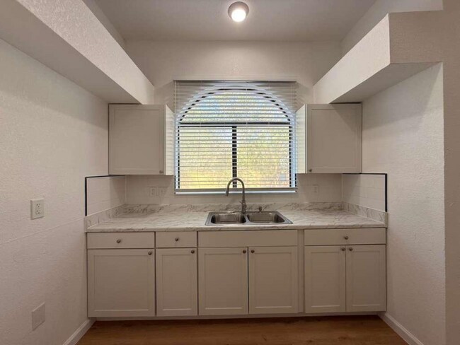 Building Photo - 4135 Sunrise Pt Dr