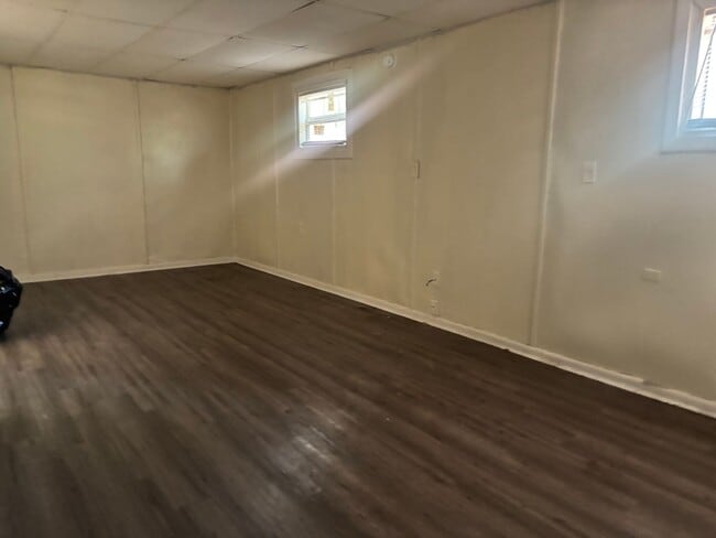 Building Photo - 318 Queen Marie Ln