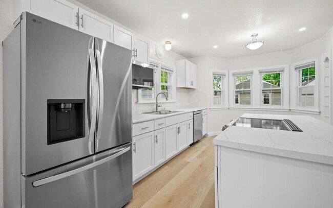 Foto del edificio - 5680 N 34th St