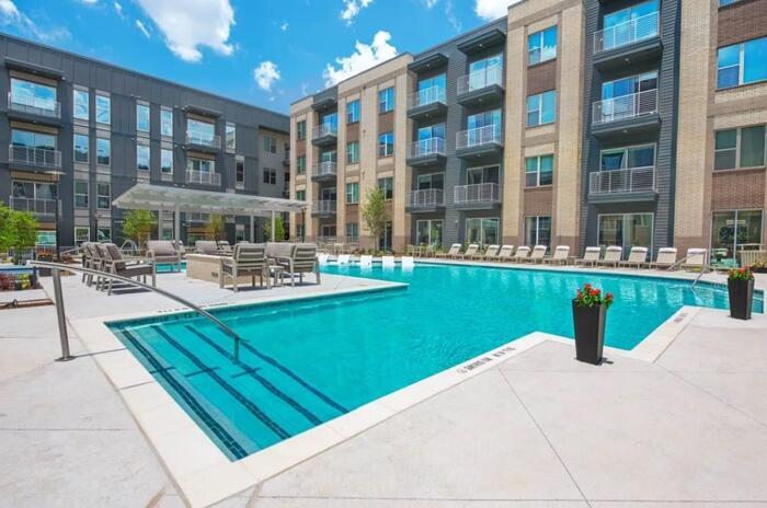 Foto principal - 4950 Broadway Dr.