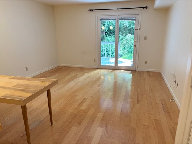 Living room - 351 Pemberwick Rd