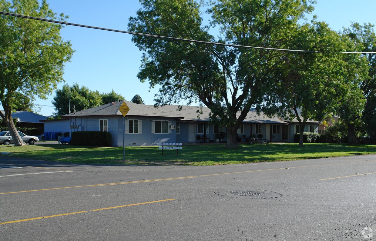 Foto del edificio - Bell East & Bell West Apartments