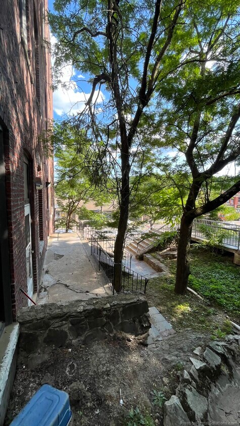 Building Photo - 153 Main St