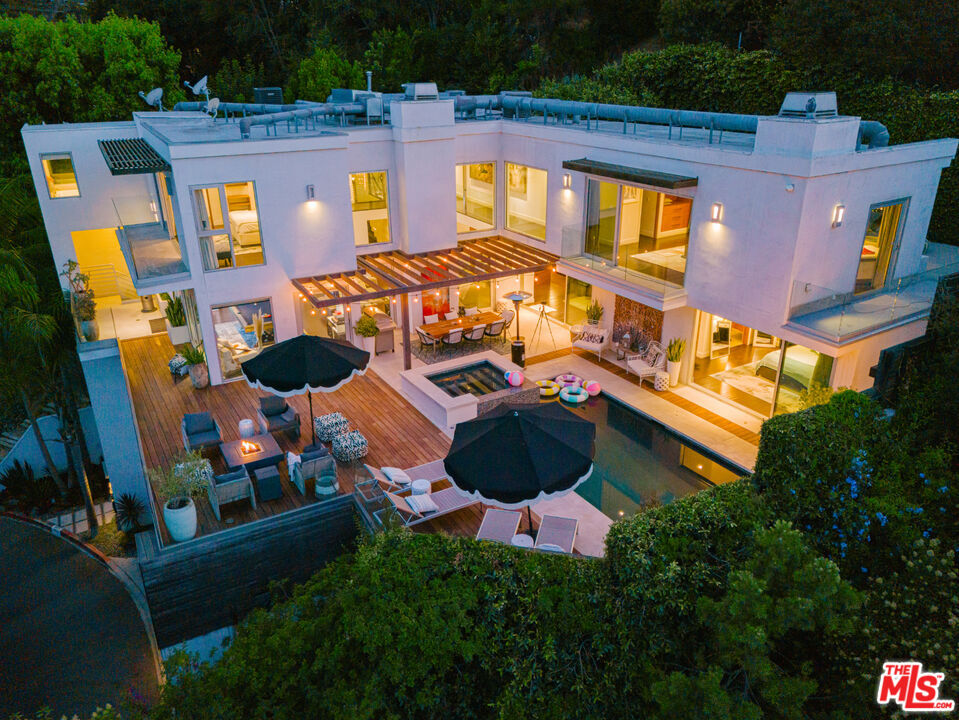 Foto principal - 8854 Hollywood Hills Rd