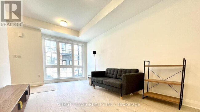 Building Photo - 118 Alton Cres