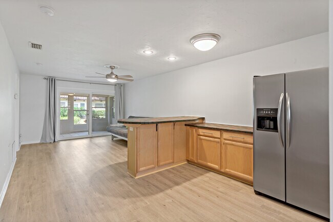 Foto del edificio - 1701 Pinehurst Rd