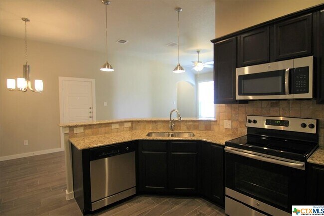 Building Photo - 521 Creekside Forest