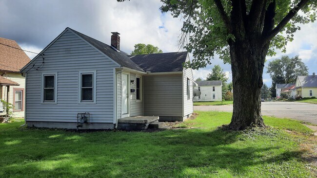 Building Photo - 200 Springhill