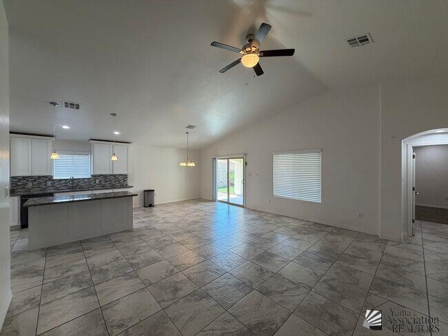 Foto del edificio - 12625 E 48th Dr