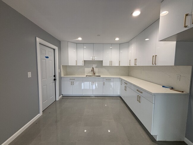 Building Photo - 4030 Hoku Ave