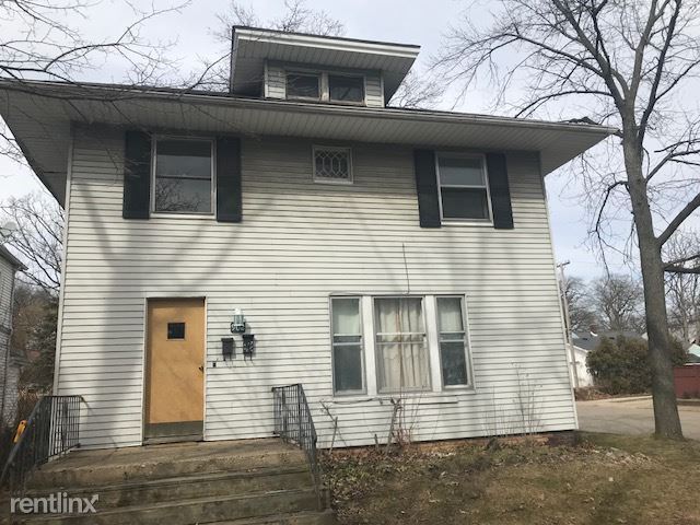 Primary Photo - 2 br, 1 bath Duplex - 902 1/2 W Mishawaka Ave