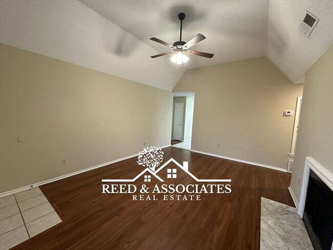 Building Photo - 3 Bedroom w/ fenced yard in Raleigh