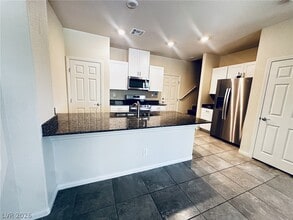 Building Photo - 7331 Sunray Point St