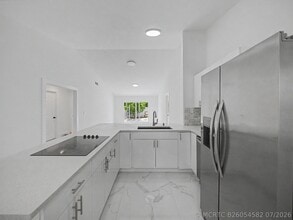 Building Photo - 8464 Lakepoint Ct
