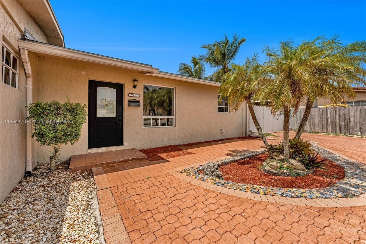 Foto principal - 7920 NW 171st St