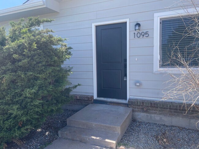 Foto del edificio - Stunning full remodel! 3 bedrooms/2 bathro...