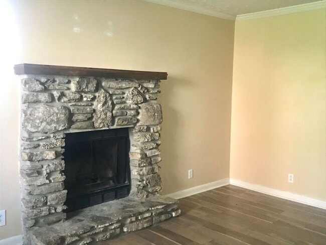 Building Photo - Opryland 2 Bed 1.5 Bath Townhouse! Donelso...