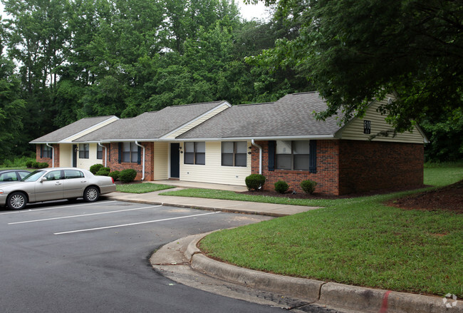 Foto del edificio - Elmwood Apartments