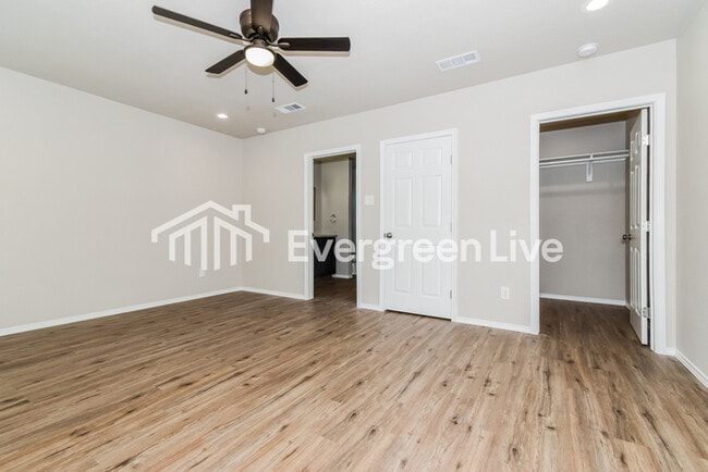 Photo - 3504 Hilton Dr House