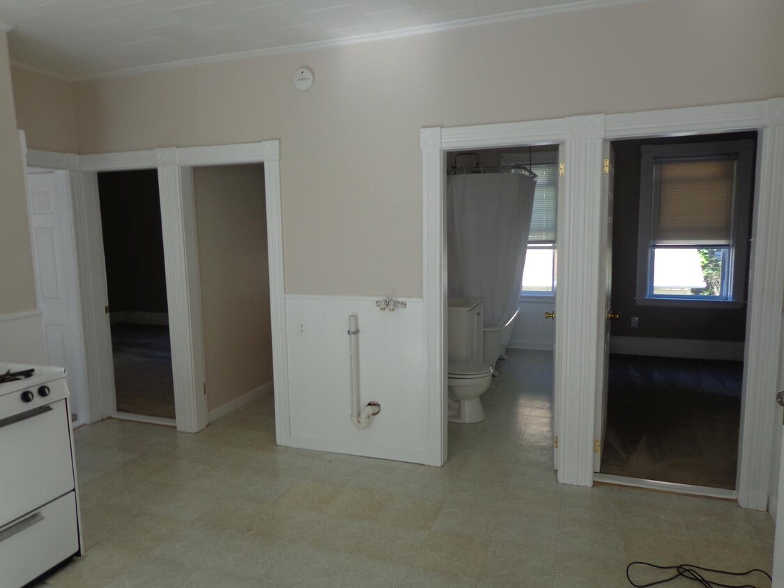 12 Reeves St Unit 2nd floor, Worcester, MA 01607 Apartments in