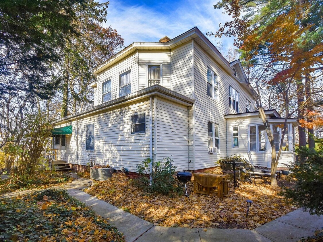 Primary Photo - 42 Central Ave