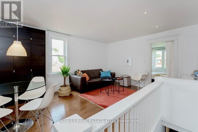 Photo du bâtiment - 108 Gledhill Ave