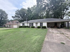 Building Photo - 3331 Fox Chase Dr