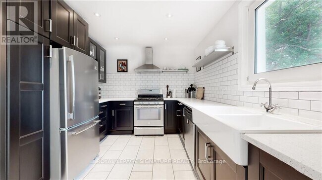 Photo du bâtiment - 282 E 18th St