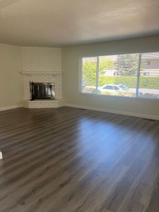 Building Photo - 974 // (Duplex)