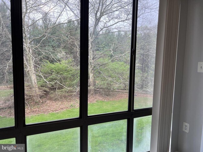 Foto del edificio - 8141 Needwood Rd