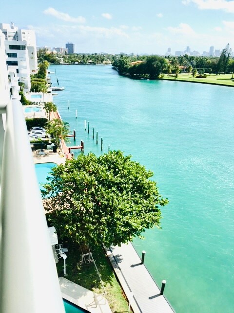 Foto principal - 9250 W Bay Harbor Dr