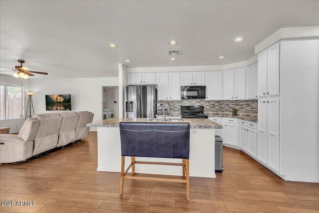 Foto del edificio - 6366 E Riverdale St