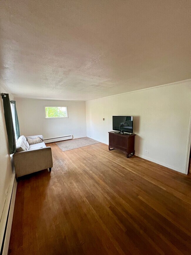 Building Photo - Downtown Home in Fairbanks!!