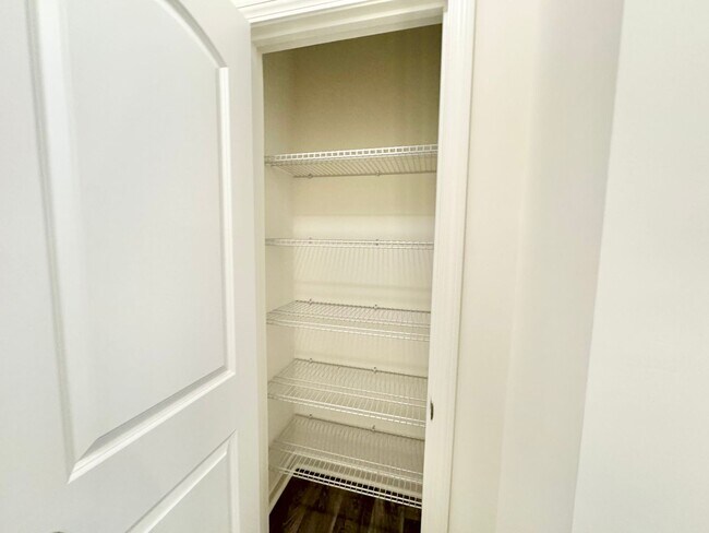 Foto del edificio - 3BD/2.5BTH Townhome - Belmont  self guided...