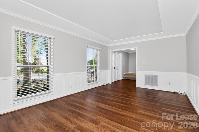 Foto del edificio - 2438 Knickerbocker Dr