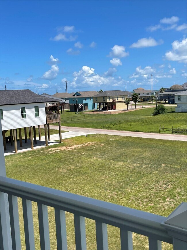 Foto del edificio - 22903 Miramar Dr