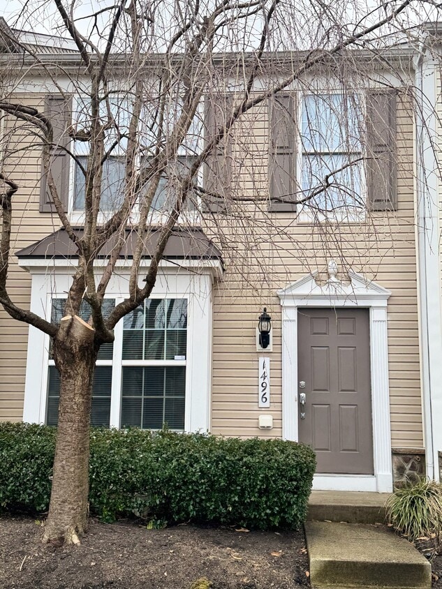 Primary Photo - 1496 Artisan Ct