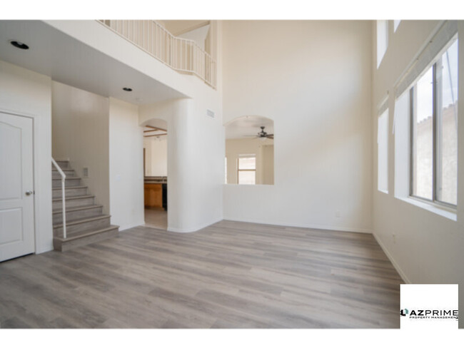 Foto del edificio - Unveil a Rare Treasure in Avondale-a Respl...
