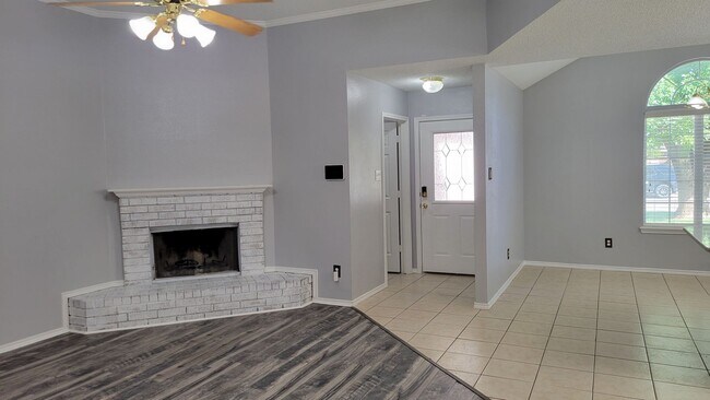 Foto del edificio - Beautiful Updated Property! Cooper District!