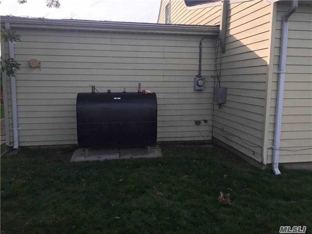 Building Photo - 61 Oaktree Ln