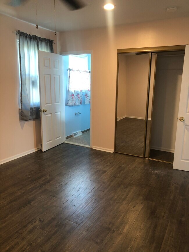 Foto del edificio - 4 Bedrooms 2&1/2 Bathrooms