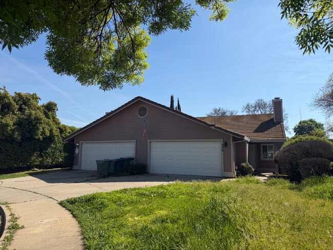 Charming 2-Bed, 2-Bath Haven in Merced! - Charming 2-Bed, 2-Bath Haven in Merced! Apartment