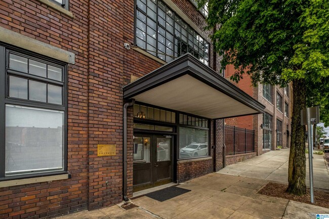 Building Photo - 2329 1st Ave N