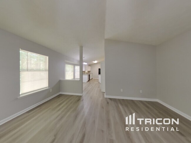 Building Photo - 270 Rosewood Dr