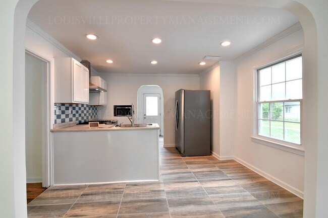 Building Photo - 4706 S Rutland Ave