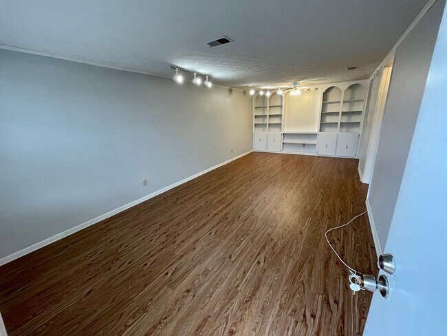 Foto del edificio - 2010 Willoway Ct N