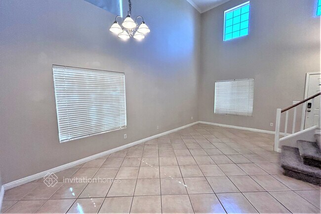 Building Photo - 539 Country Apple Ave