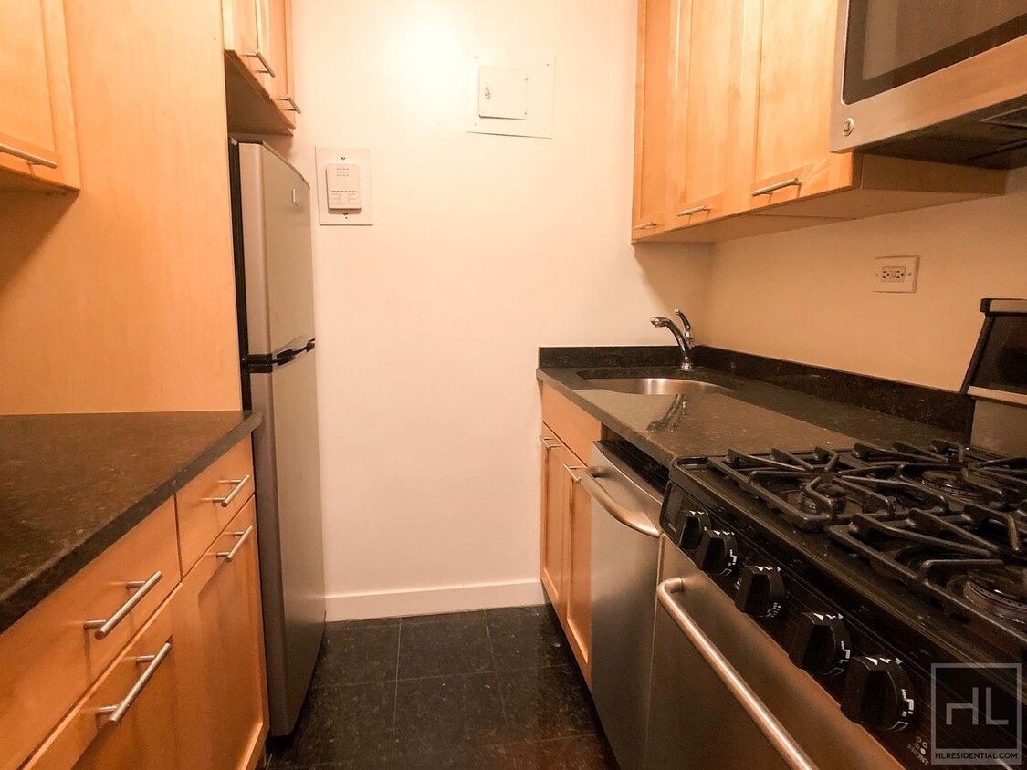 Building Photo - Fourth Avenue