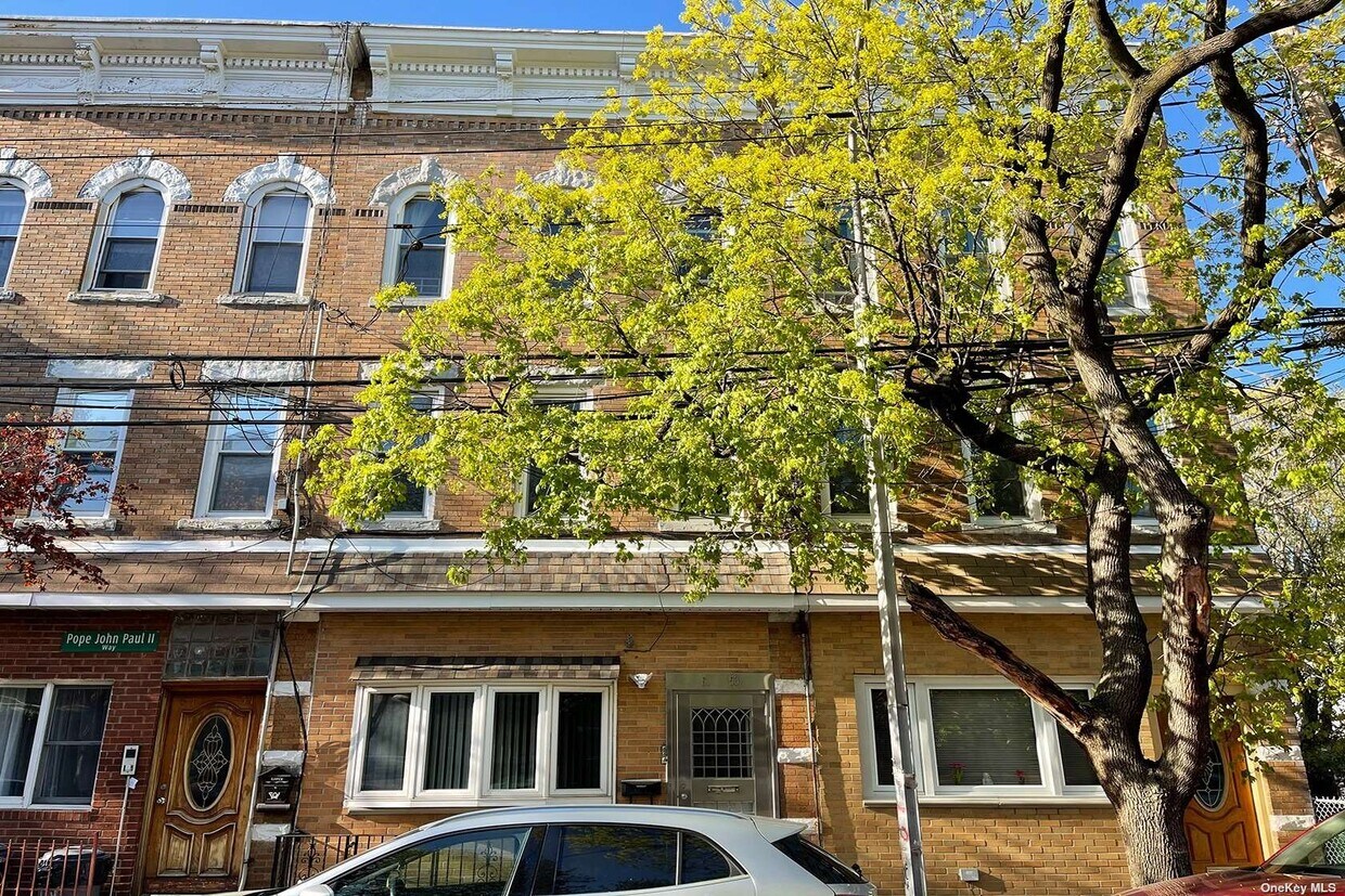 Primary Photo - 61-53 56th Rd
